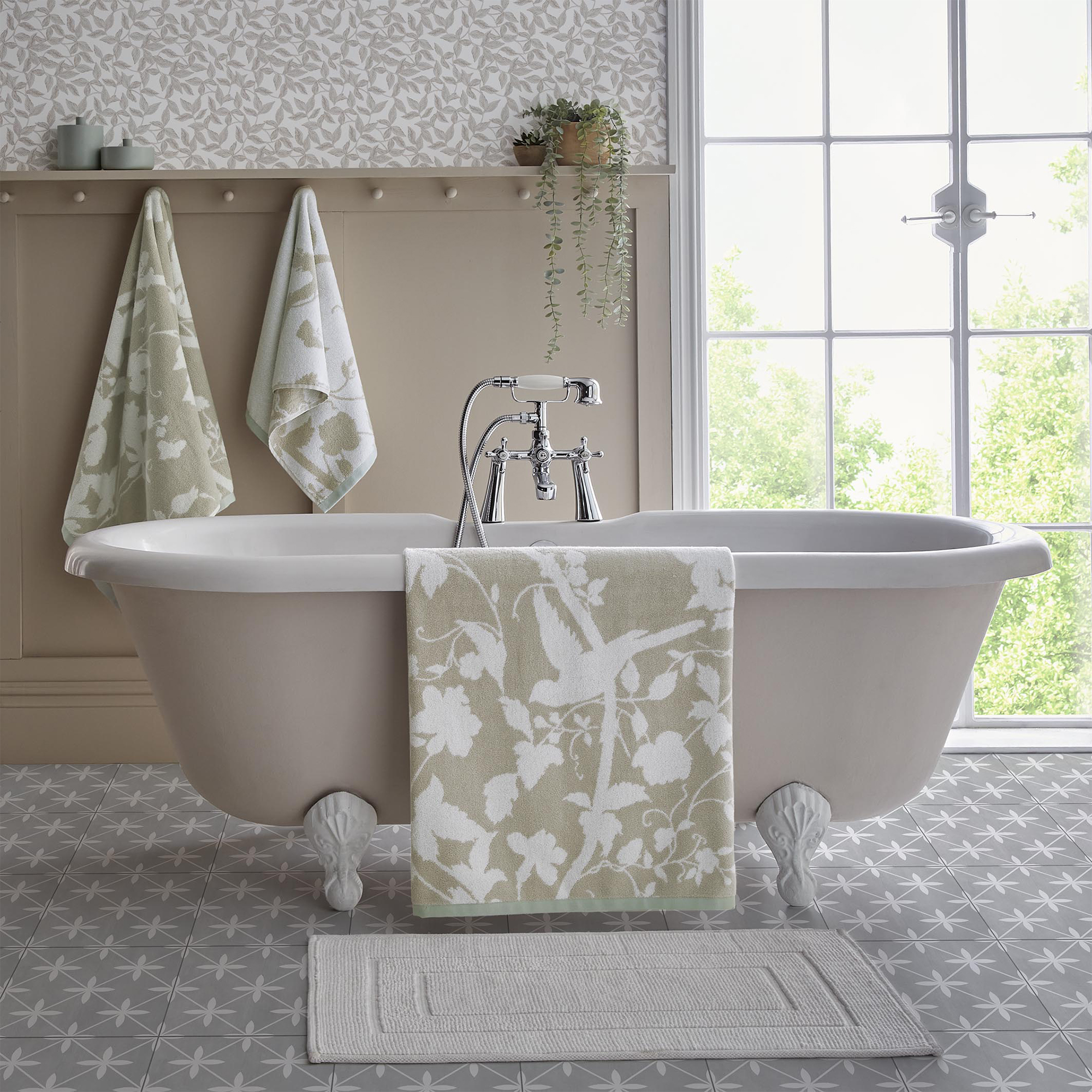 Badhanddoek Oriental Garden dove grey 70x125 cm