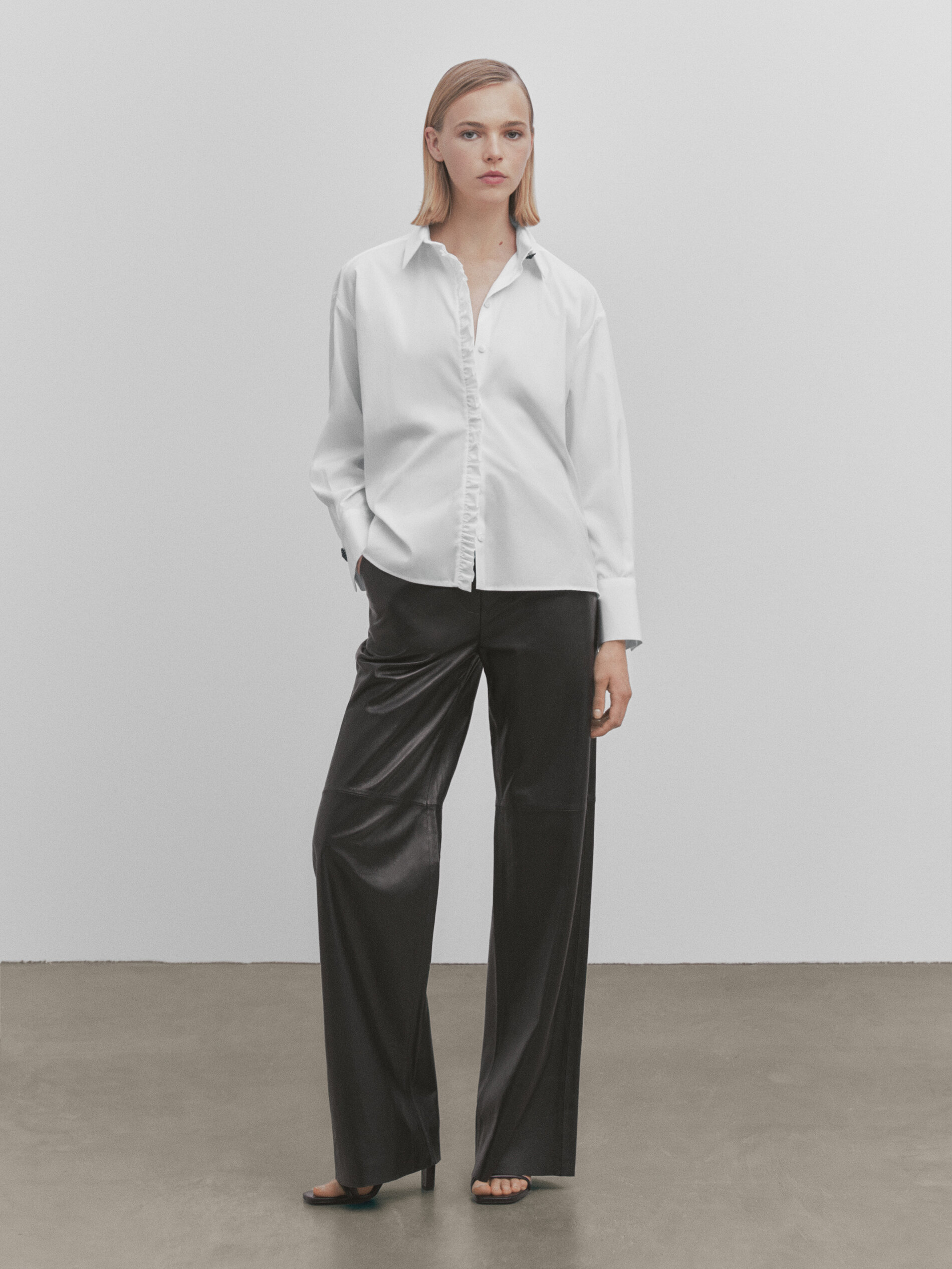 Camisa de popeline com detalhe de babado - Studio - BRANCA