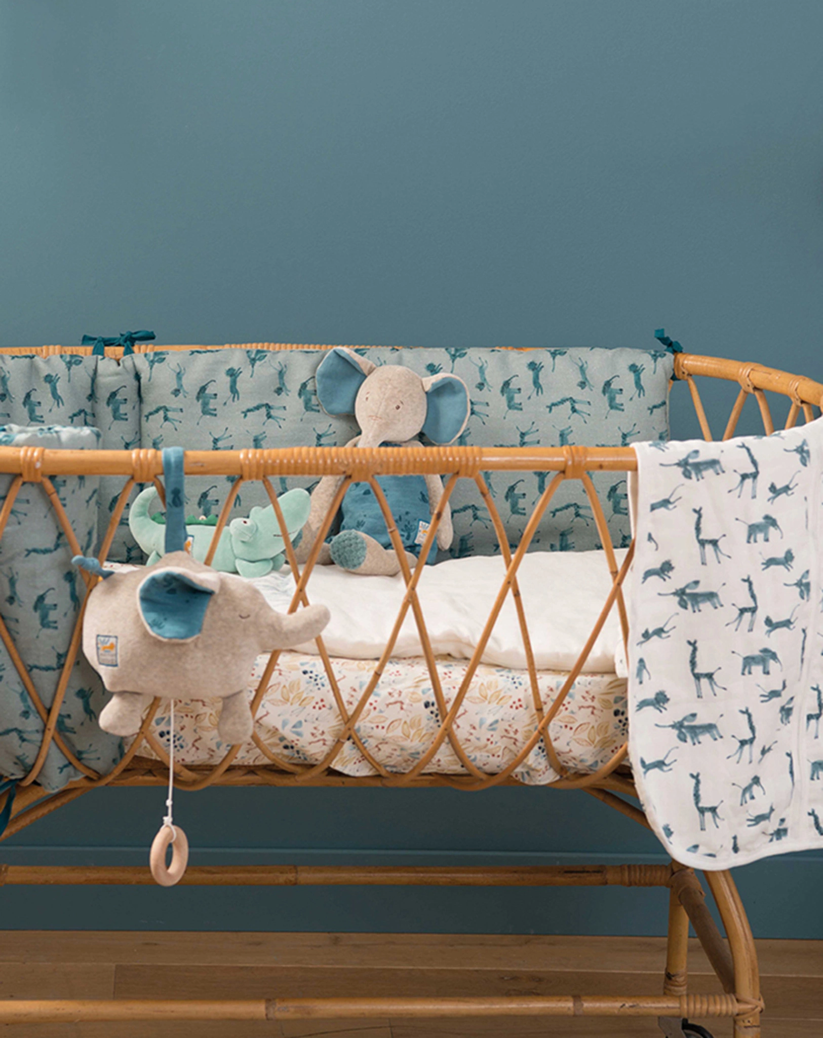 Kuscheltier ELEFANT BERGAMOTTE (37cm) in blau