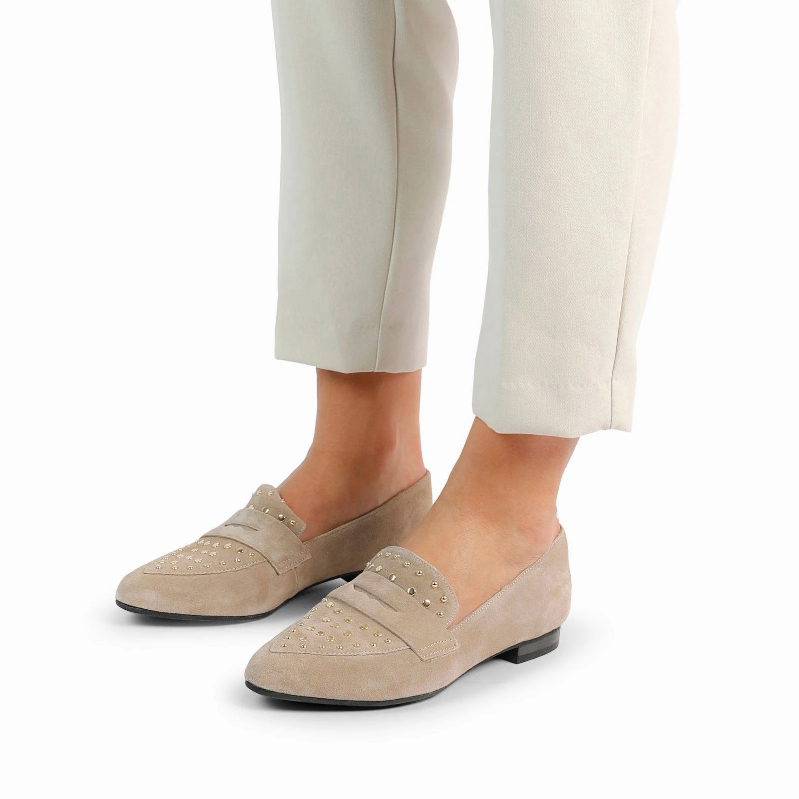 Manfield suède loafers met studs beige