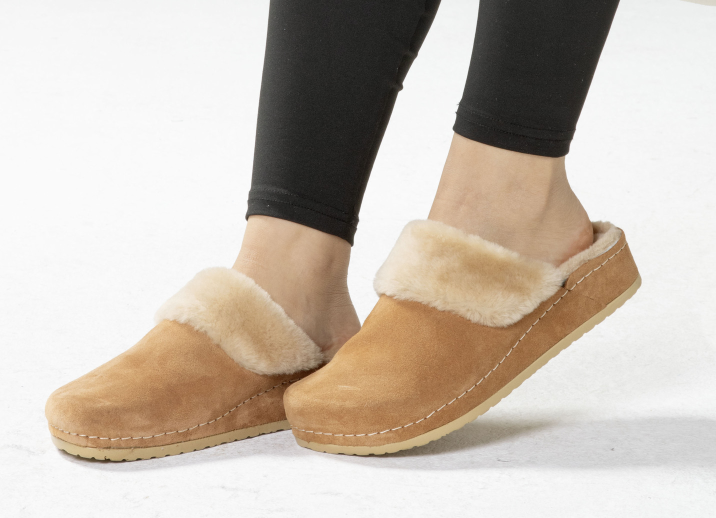 Mubb Pantoffel aus weichem Veloursleder