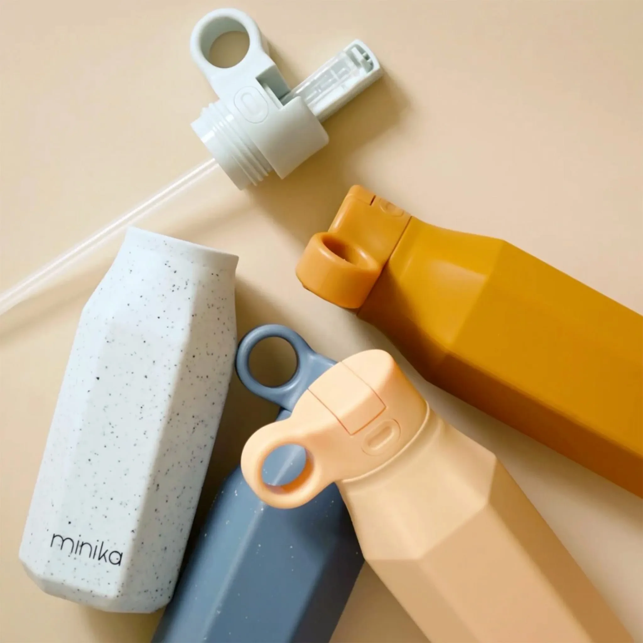Minika Bouteille en Silicone avec Paille